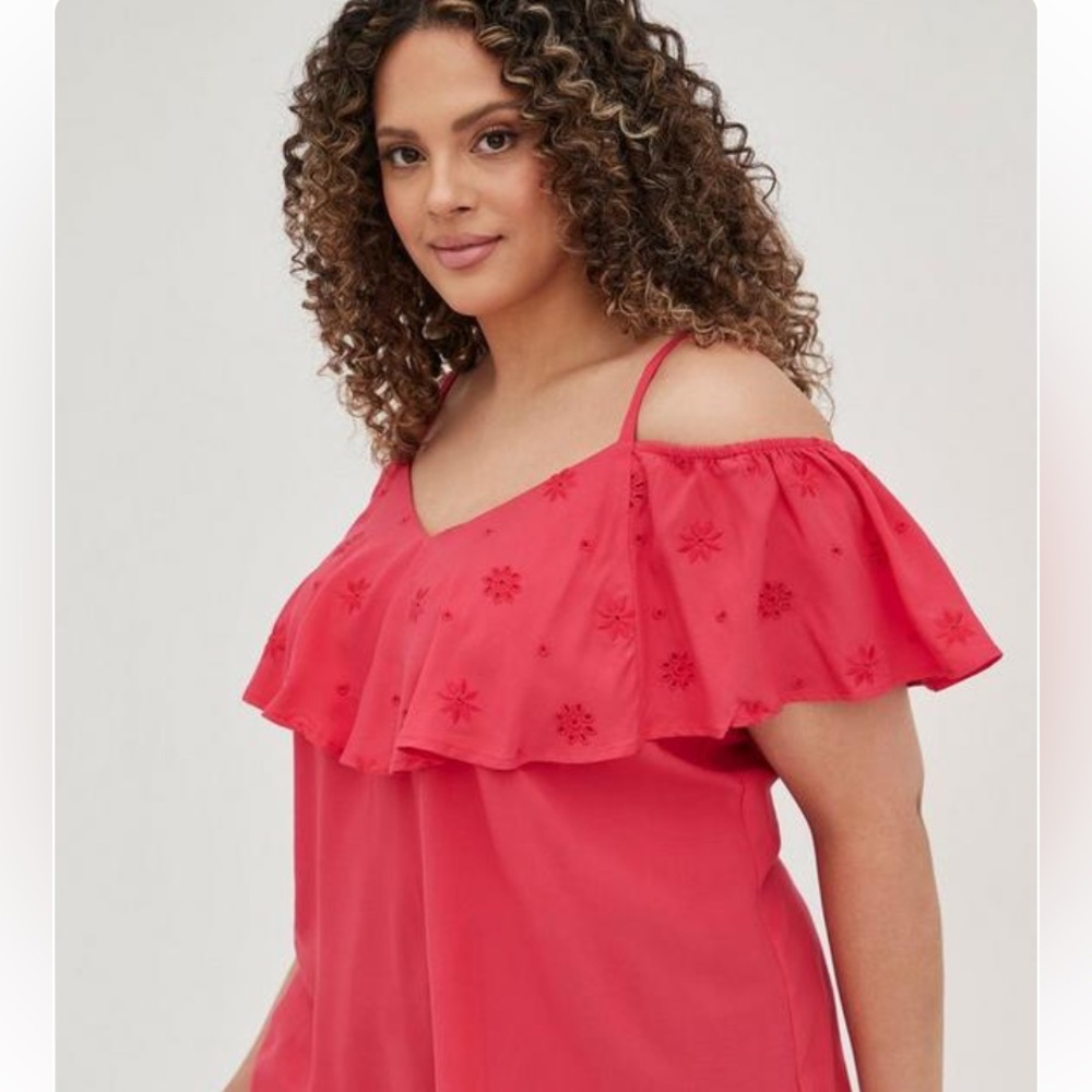 Torrid Challis Embroidered Cold
Shoulder Top size 0